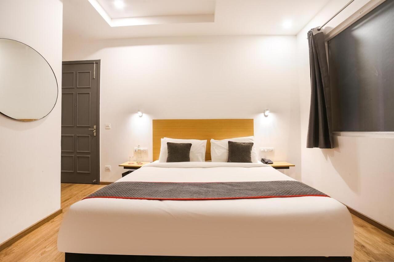 Hotel Admire Inn "Atta Market, Noida Sector 18" Zewnętrze zdjęcie