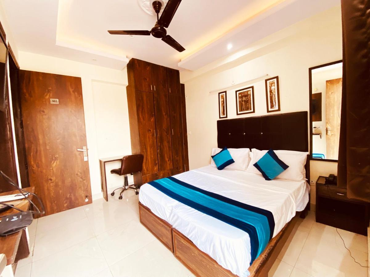 Hotel Admire Inn "Atta Market, Noida Sector 18" Zewnętrze zdjęcie