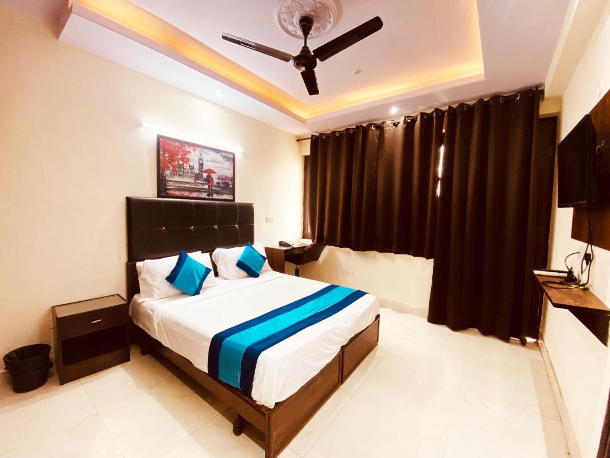 Hotel Admire Inn "Atta Market, Noida Sector 18" Zewnętrze zdjęcie