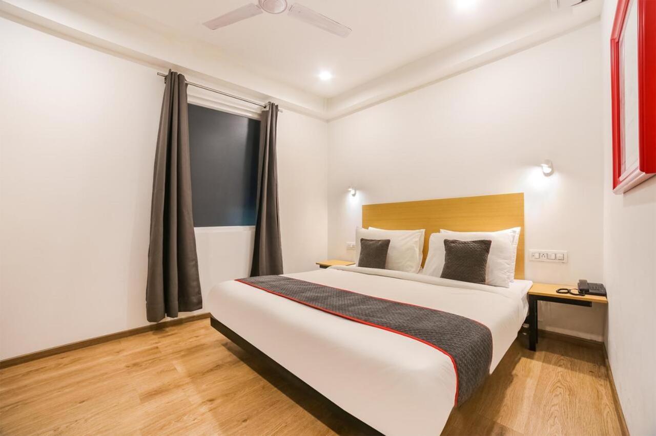 Hotel Admire Inn "Atta Market, Noida Sector 18" Zewnętrze zdjęcie