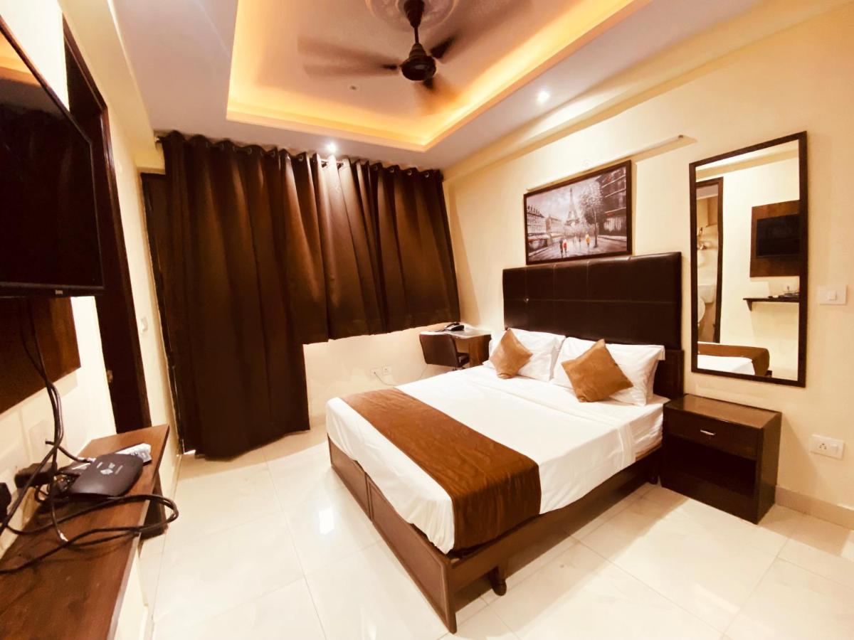 Hotel Admire Inn "Atta Market, Noida Sector 18" Zewnętrze zdjęcie