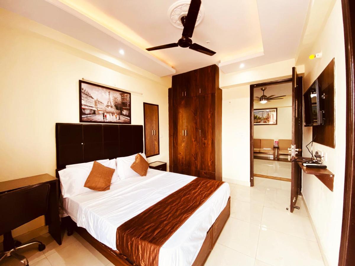 Hotel Admire Inn "Atta Market, Noida Sector 18" Zewnętrze zdjęcie