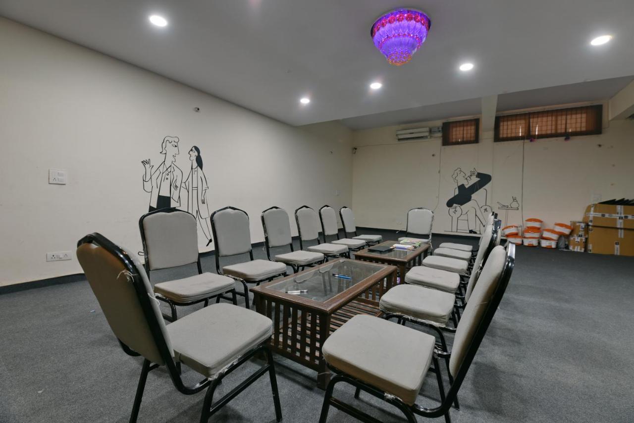 Hotel Admire Inn "Atta Market, Noida Sector 18" Zewnętrze zdjęcie