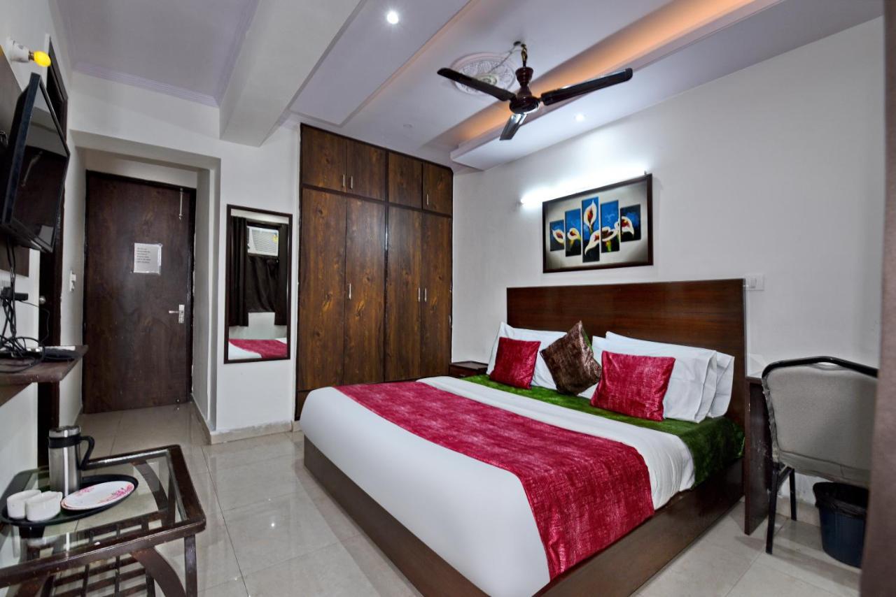Hotel Admire Inn "Atta Market, Noida Sector 18" Zewnętrze zdjęcie
