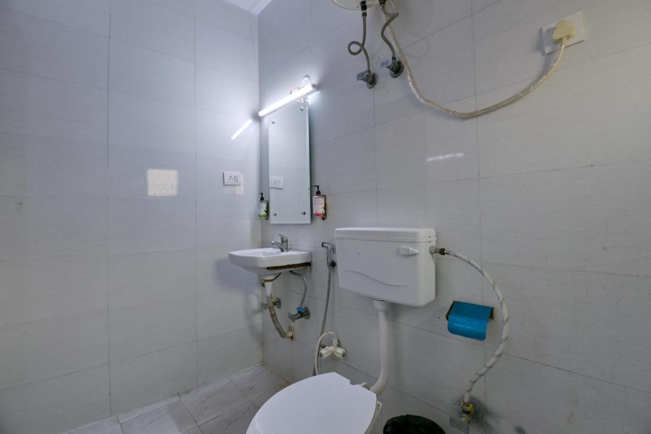 Hotel Admire Inn "Atta Market, Noida Sector 18" Zewnętrze zdjęcie
