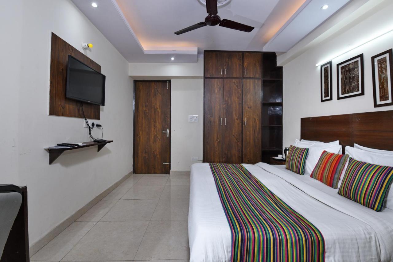 Hotel Admire Inn "Atta Market, Noida Sector 18" Zewnętrze zdjęcie