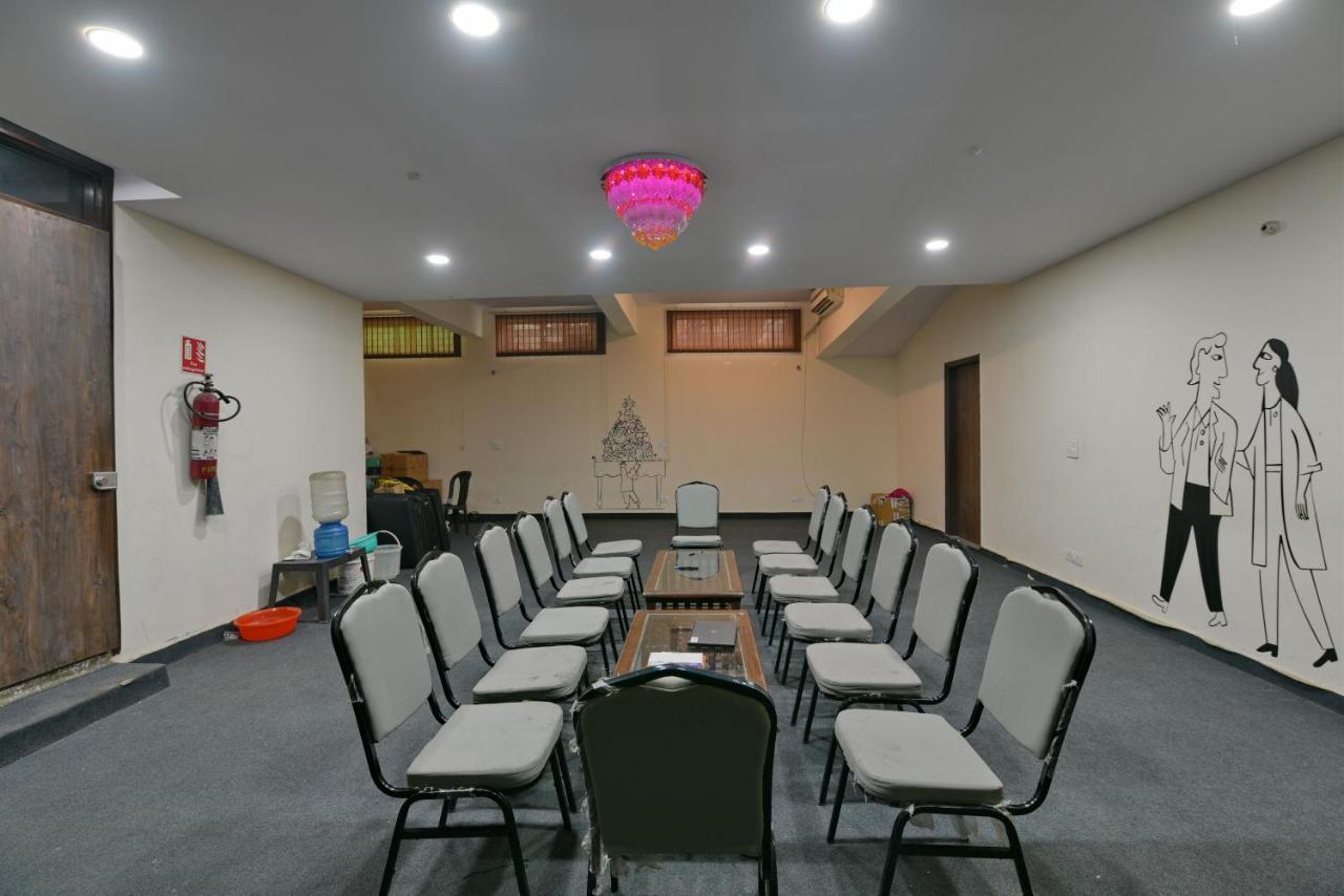 Hotel Admire Inn "Atta Market, Noida Sector 18" Zewnętrze zdjęcie