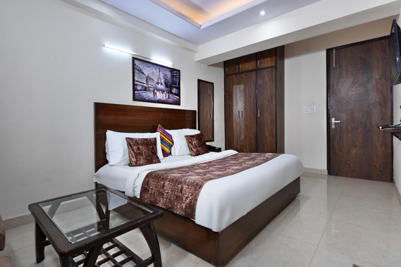 Hotel Admire Inn "Atta Market, Noida Sector 18" Zewnętrze zdjęcie