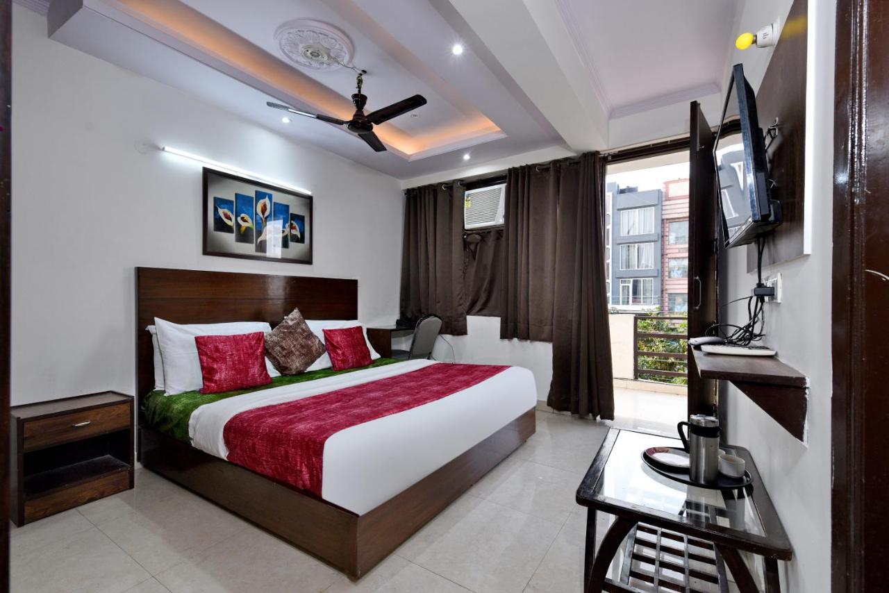 Hotel Admire Inn "Atta Market, Noida Sector 18" Zewnętrze zdjęcie