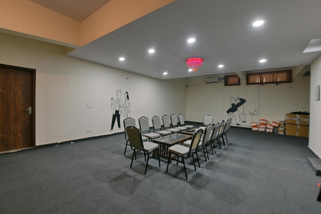 Hotel Admire Inn "Atta Market, Noida Sector 18" Zewnętrze zdjęcie