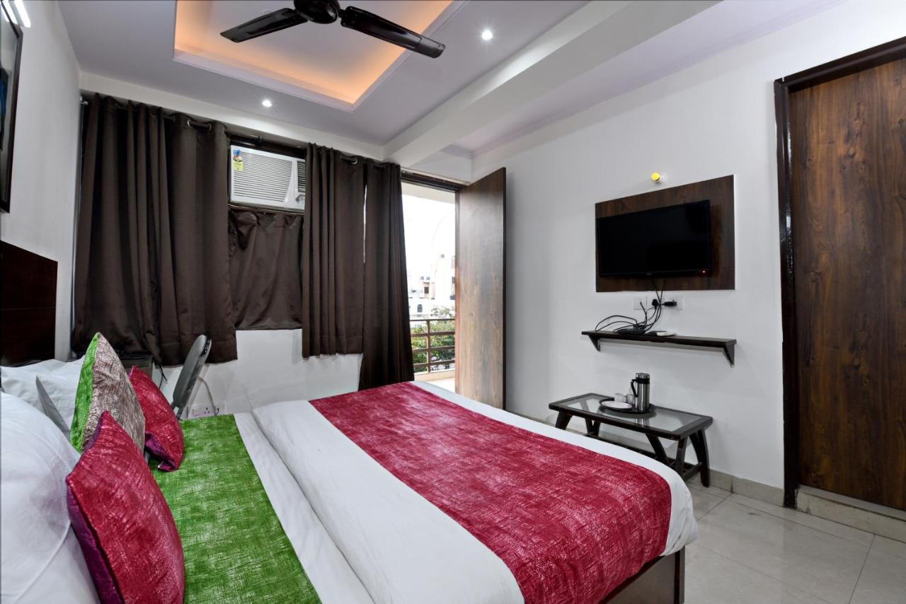 Hotel Admire Inn "Atta Market, Noida Sector 18" Zewnętrze zdjęcie