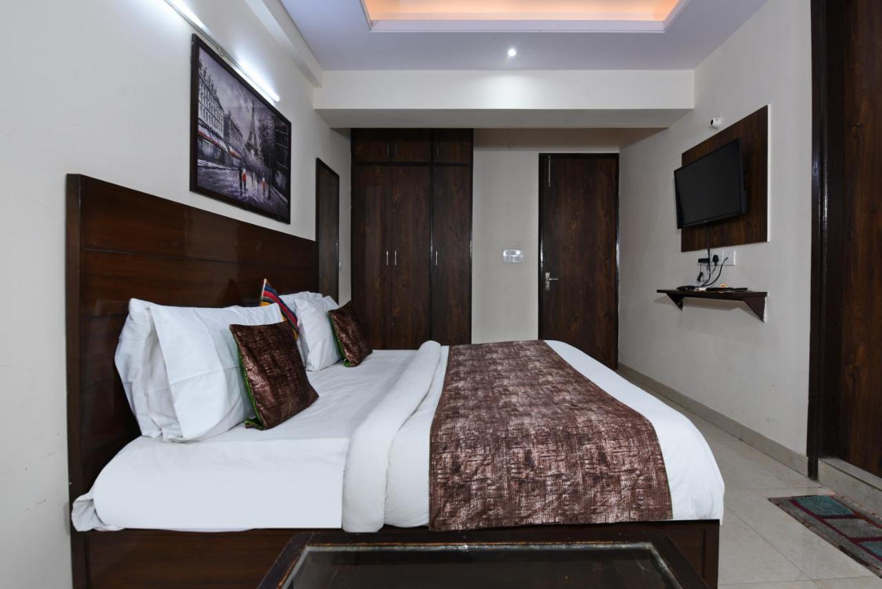 Hotel Admire Inn "Atta Market, Noida Sector 18" Zewnętrze zdjęcie